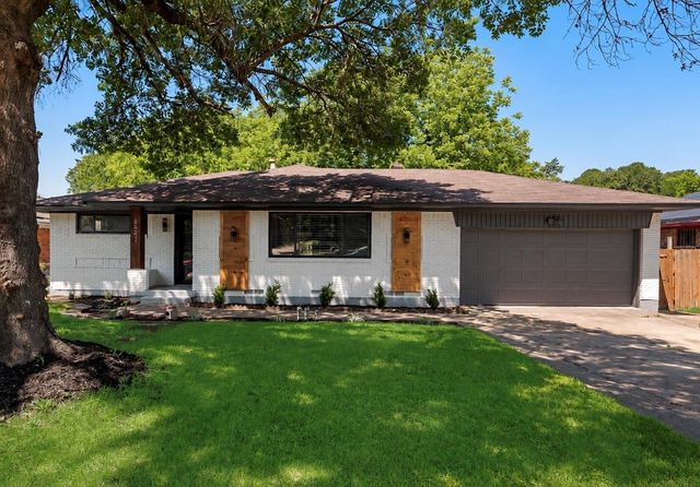 5321 Mystic Trl — Glenview
