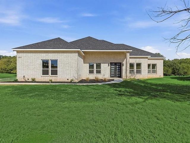 2304 Candlestick Dr — Pecan Plantation