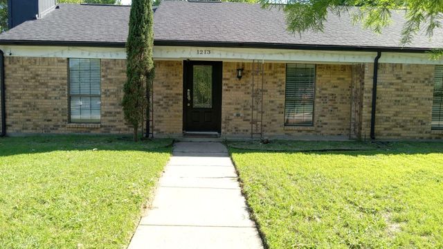 1213 Sicily Ct — Carriagehouse Estates