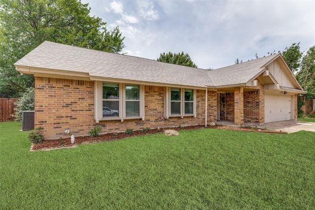 3305 Wayland Dr — South Hills Add