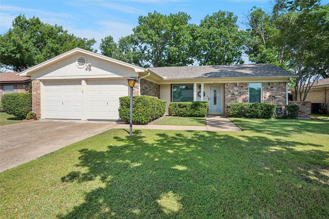 6220 Sandra Dr — WESTERN TRAILS-FT WORTH