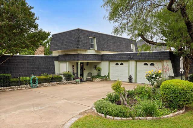 5007 Comanche Dr — Decordova Bend Estate