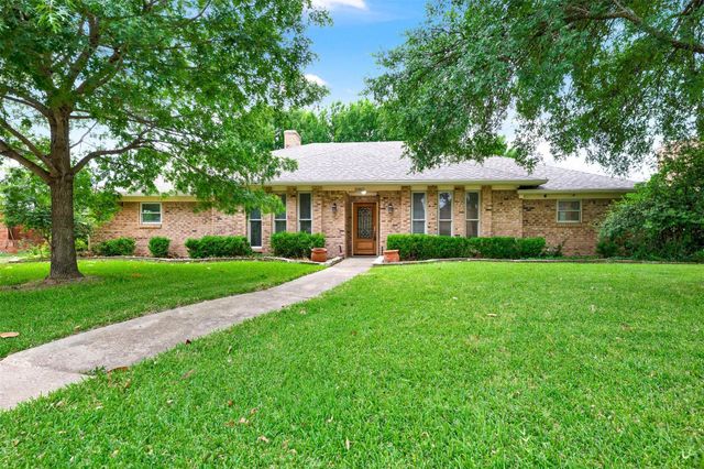 16801 Thomas Chapel Dr — Hillcrest Manor 1st Sec
