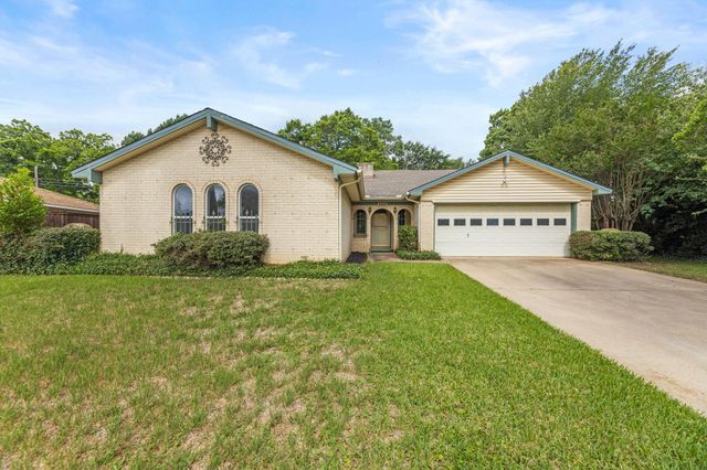 2502 Ashbury Dr — Ashbury Square