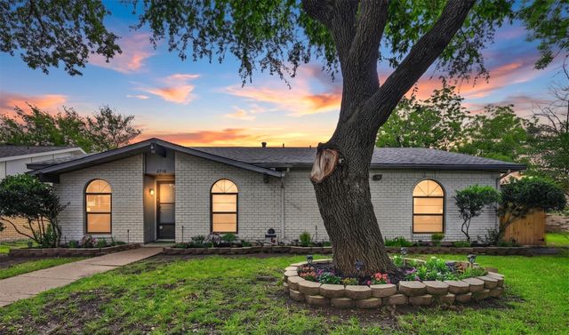 2718 Clover Valley Dr — Oaks 01