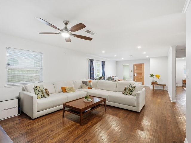 814 Westmount Ave — Westmount