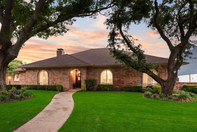 2000 Lake Shore Ln — Country Place - Plano Sec One