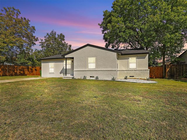 609 E Linda Dr — Monica Park 02