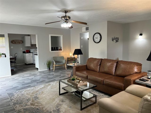 3732 Seven Gables St — Parkwood East