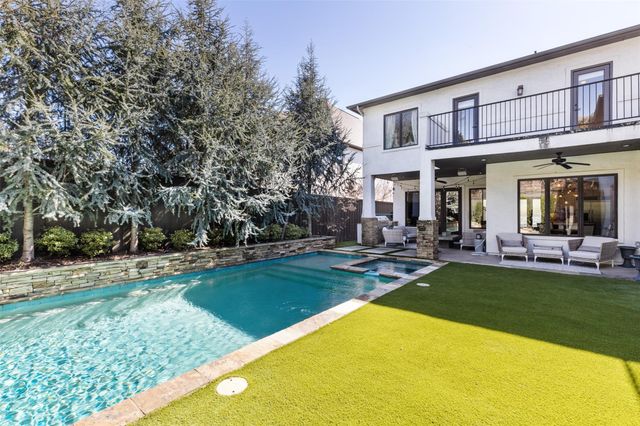 6713 Lake Circle Dr — Lakeway