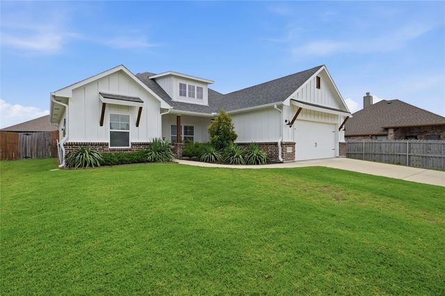 1411 Saratoga Dr — HERITAGE FARMS EST