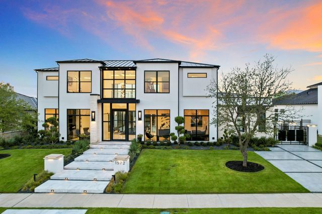 1572 Courtland Dr — The Hills of Kingswood