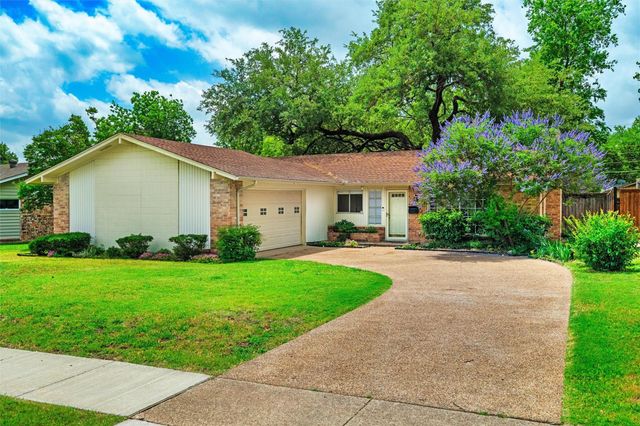 8114 Clear Springs Rd — Central Park