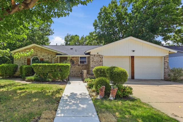 6609 Emily Dr — Watauga Heights