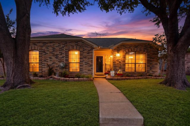 1917 Village Creek Dr — Villages Of Valley Creek 01