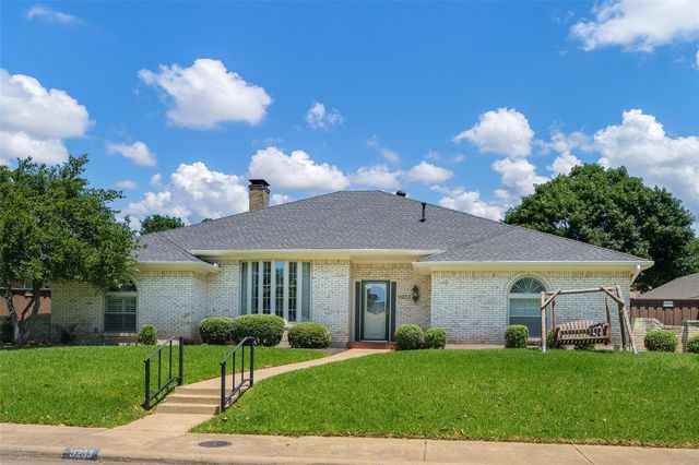 9233 Middle Glen Dr — Forest Meadows