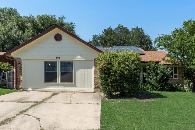 915 Freestone Dr — Meadow Green Addition