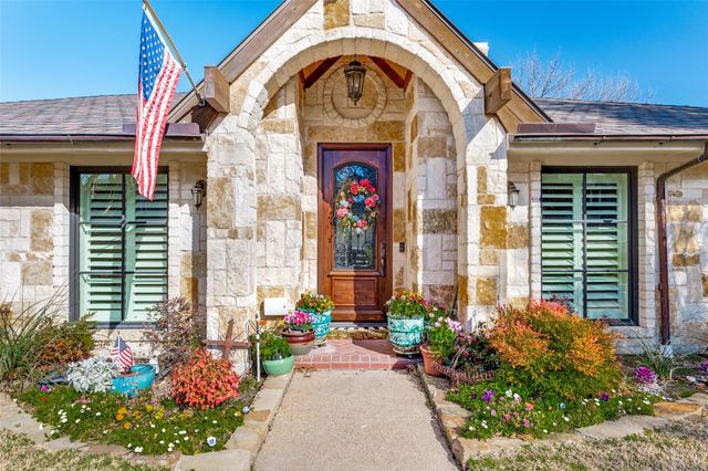 9159 Dunmore Dr — Highlands West