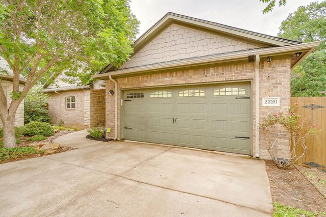 2220 Cobblestone Ct — Cobblestone Ct.