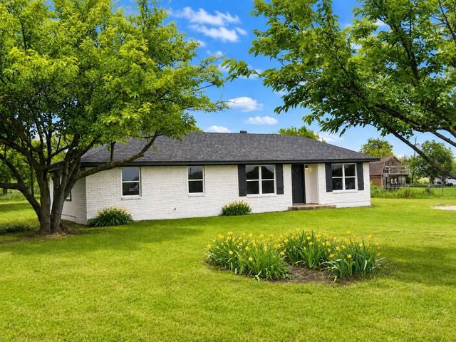 105 Paige St — Green Acres