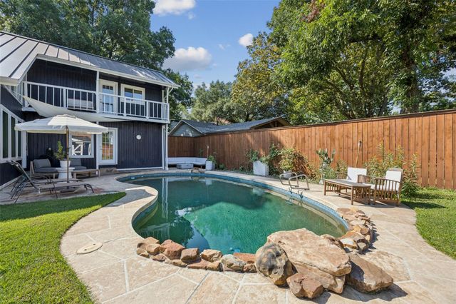 9427 Hobart St — Lake Highlands