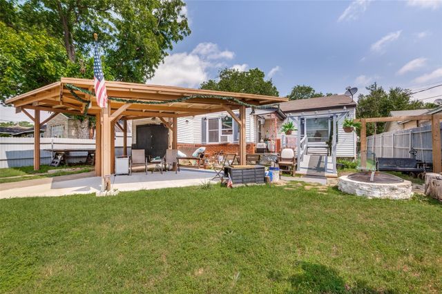 4015 Poinsettia Dr — Bluebonnet Acres