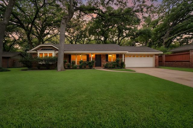 3008 Woodford Dr — Woodland West Estates Add