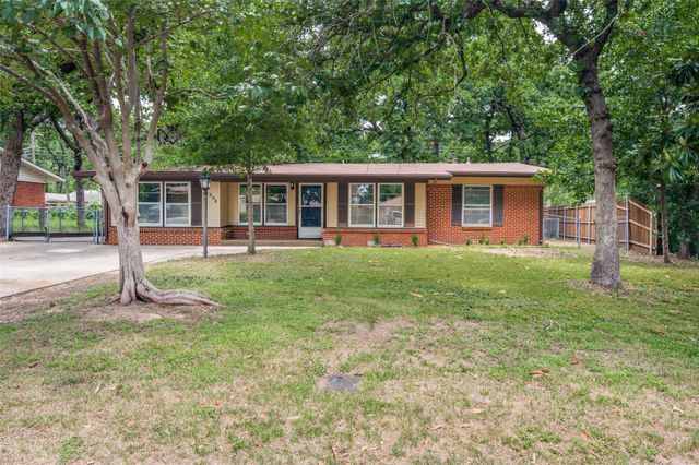1305 W Lavender Ln — Arlington Gardens Add