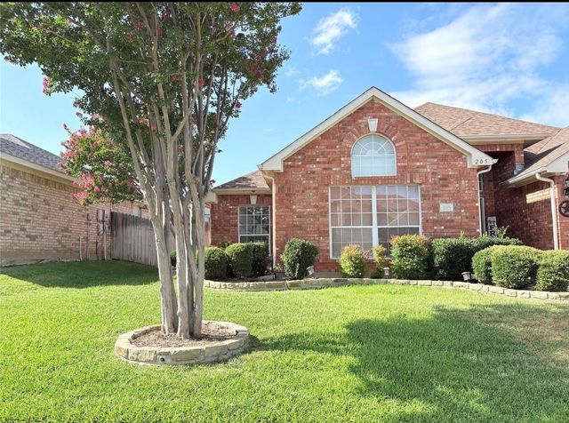 205 Kenosha Ln — Hunter Trail Add