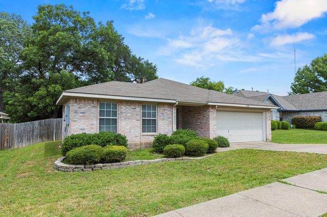 4405 Baccarat Dr — Crystal Lake
