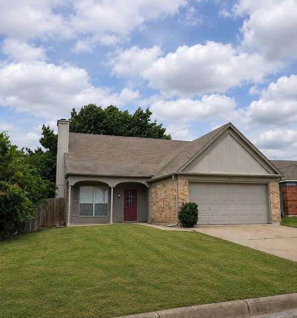 3921 Huckleberry Dr — Summerfields Add