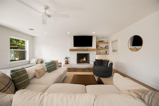 11207 Sinclair Ave — Lochwood