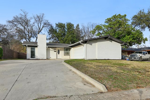 3035 Townsend Dr — Royalhaven Add