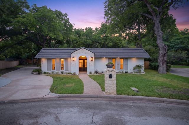 1512 Northcrest Ct — Northcrest