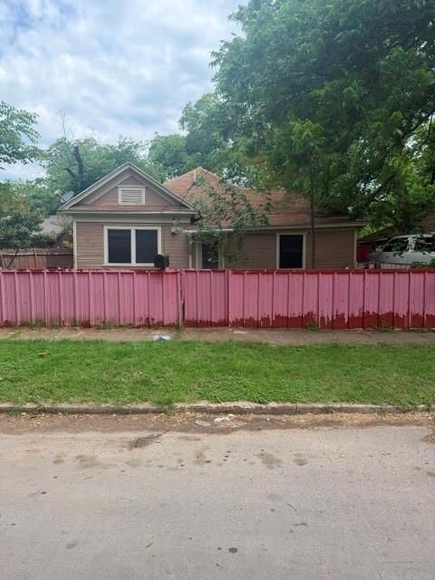 417 W Brooklyn Ave — Dallas Land & Loan 02