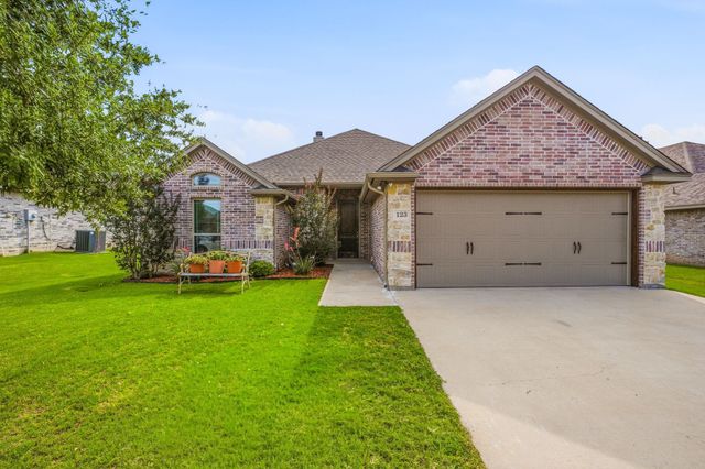 123 Donna Cir — Ashley Oaks Ph One