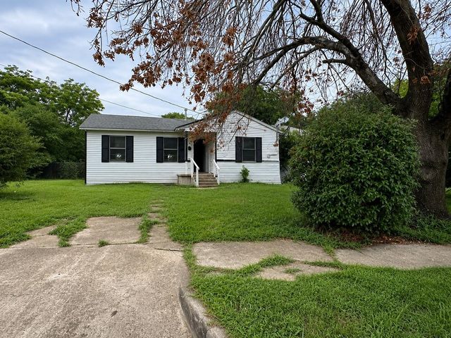 2951 E Ann Arbor Ave — Yeldell Claud Sub