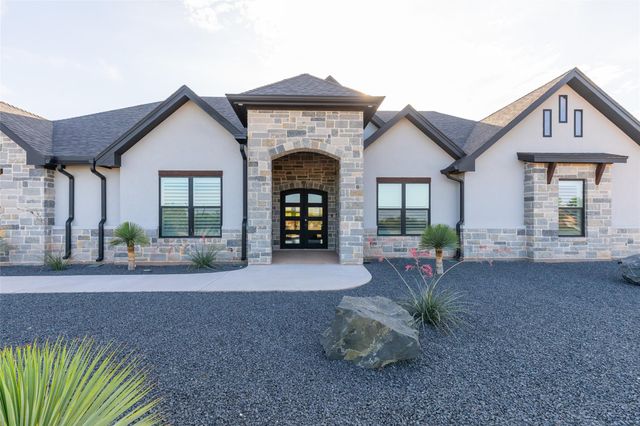 8250 Drovers Lane — Saddle Creek