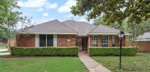2201 Ridgewood Dr — Mckinney Heights #3