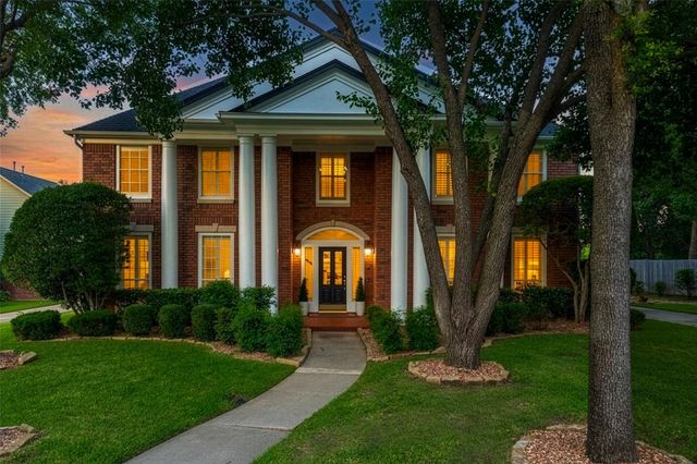 585 Oak Hill Dr — Oak Hill Estates