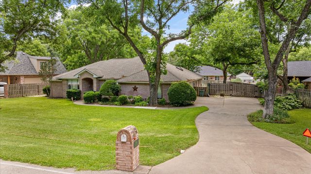 8912 Green Leaves Dr — Pecan Plantation