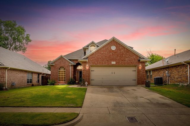 8737 Sunset Trace Dr — Trace Ridge Add