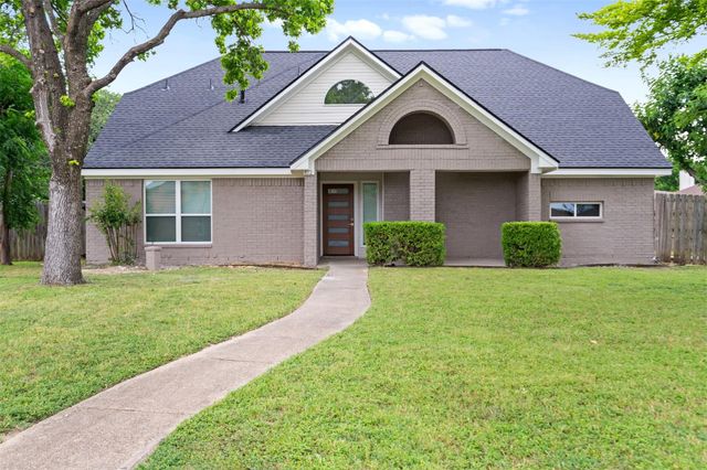 822 Aspen Ln — Centre Estates