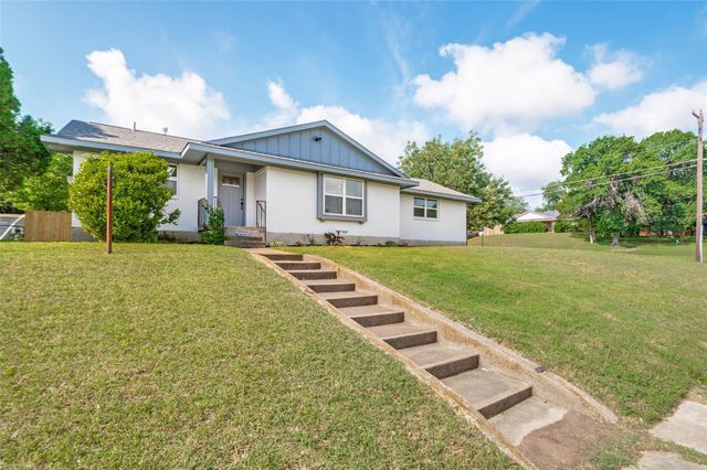 2406 Magna Vista Dr — Cedar Crest Country Club Estate