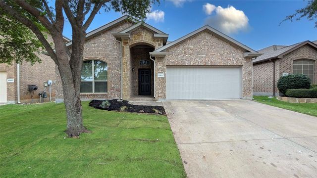 15817 Carlton Oaks Dr — Beechwood Creeks