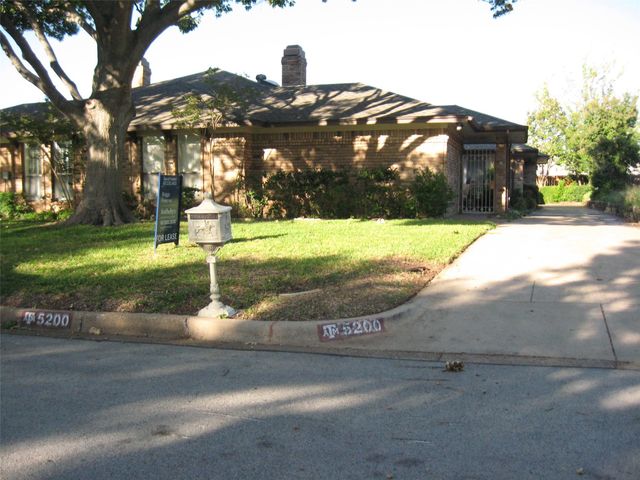 5200 Ledgestone Dr — Overton South Add