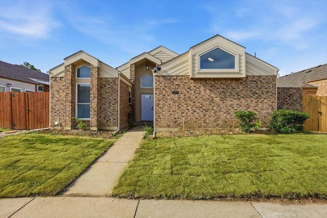 4904 Courtside Dr — Broadmoor Hills Ph 04