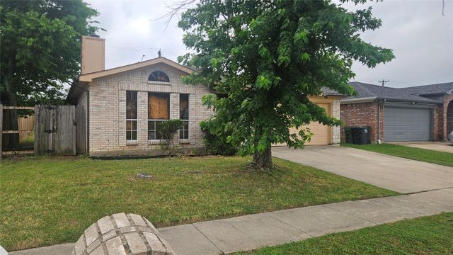 714 Charles City Dr — Colonial Greens South Add