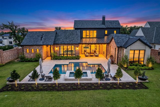 2500 Park Grove Loop — Stony Brook