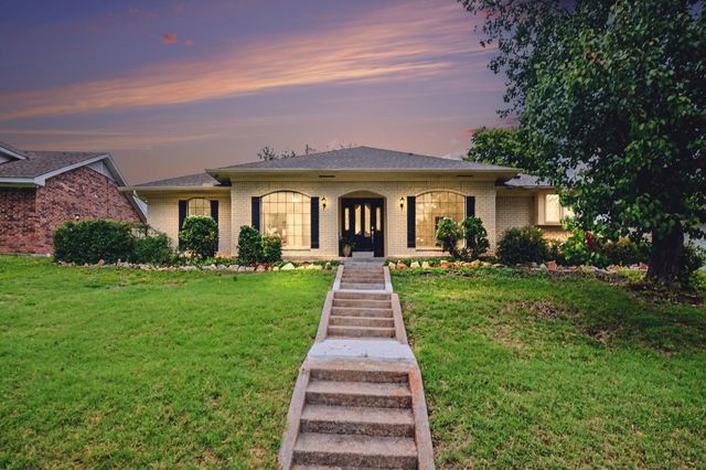 1702 Surrey Ct — Club Hill Estates